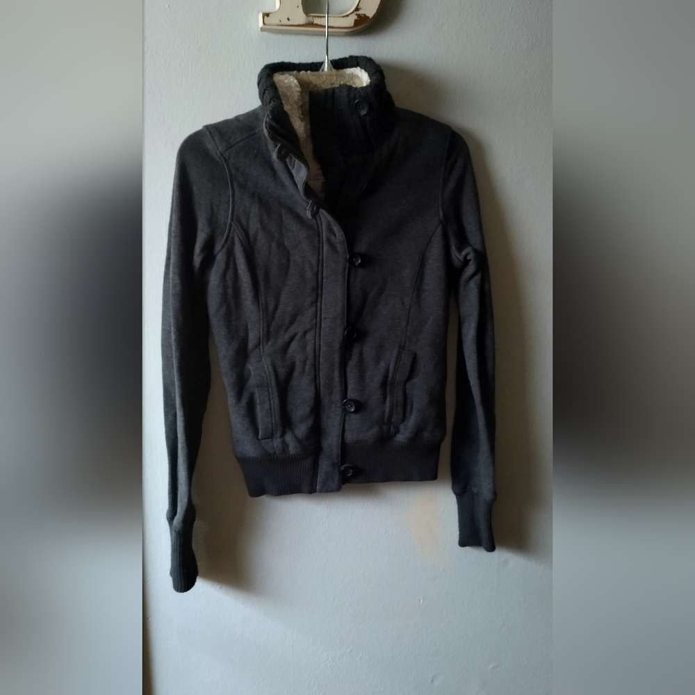 SO Heritage Label with Burgundy Accent